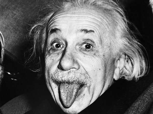«Я слишком сумасшедший, чтобы не быть гением». Альберт Эйнштейн.